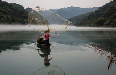 女人半夜叫修理工修空调